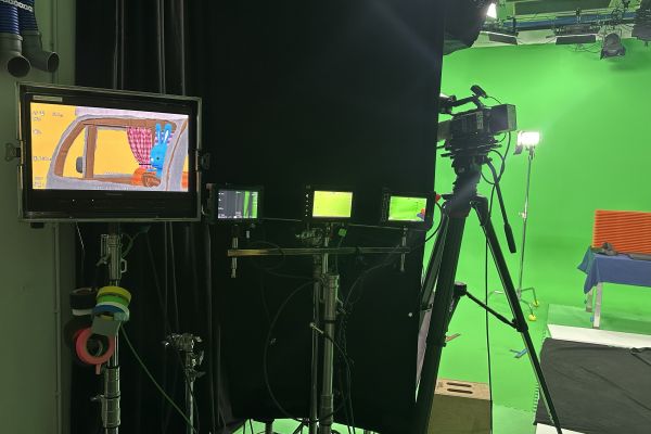 kika-greenscreen-bild51BE6B8C-5D43-0A03-2D4F-6C7CFFAF54C7.jpg